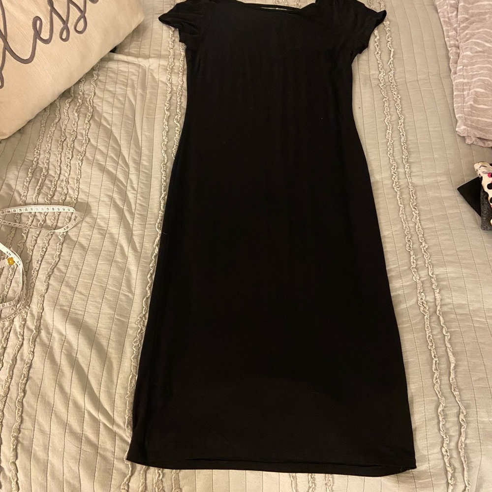 Magic Fit; Medium Black Midi; Cute peekaboo back!  EUC!